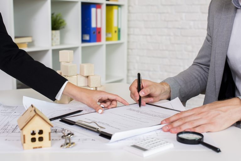 Homeowner reviewing construction lien waiver in Washington State.